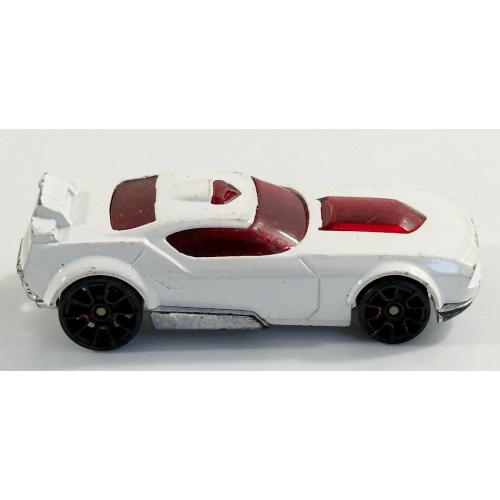 Hot Wheels Fast‎ Fish Toy Car 1:64 White Good Red Windows Fantasy Muscle Car